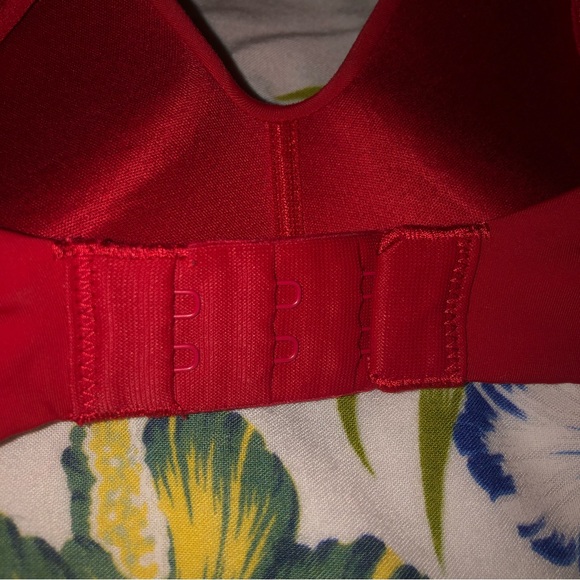 Victoria’s Secret Wireless Bra red - Picture 3 of 5